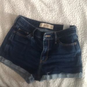 Hollister short-short high-rise size 3waist 26